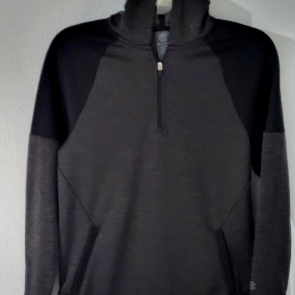The brand is champion and the size is L (12-14)